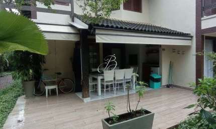 Casa tipo sobrado de 03 dormitórios para locação na Riviera de São Lourenço.