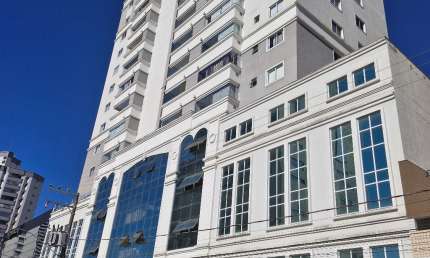 Lindo Apto Finamente Mobiliado, com 3 qtos e 94m2, no centro de ìtajaí