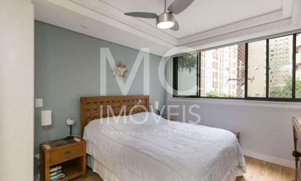 Apartamento com 240.0 m², à venda no bairro Água Verde.
