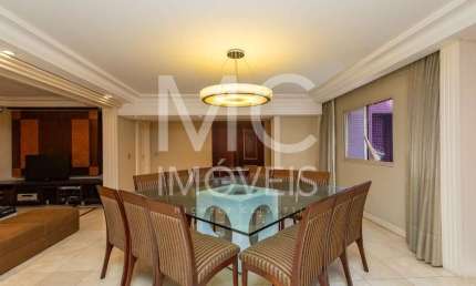 Um verdadeira casa suspensa! Apartamento com 433 m², 4 quartos sendo 4 suítes à venda no bairro Batel.