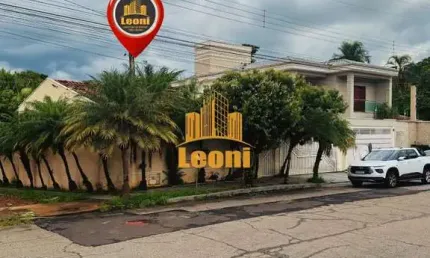 Casa localizada em região nobre com 3 quartos sendo 1 suíte + piscina