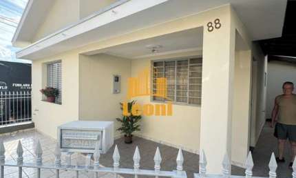 Casa 2 quartos com 2 vagas de garagem a 300 metros da Santa Casa na Vila Conrado