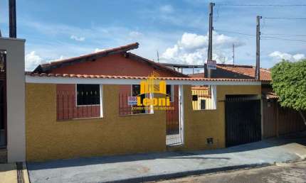 Casa 2 quartos com 2 banheiros, sala grande  com terreno inteiro de 250 m2