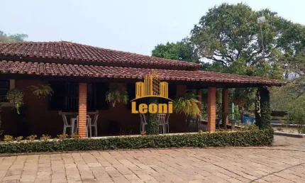 Excelente chácara a venda com 4 casas + piscina + churrasqueira