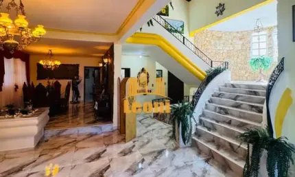 Mansão 4 suítes, 5 salas, 6 vagas de garagem  estilo colonial única na cidade