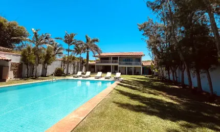 Venda/ Casa Pé na Areia com vista deslumbrante na Marina de Búzios.