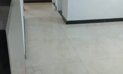 Apartamento duplex,  com cobertura,  está localizado no bairro Santa Mônica, em Belo Horizonte,  possui 90 metros quadrados com sala, cozinha, 3 quartos, 1 banheiro, no primeiro andar. No segundo anda