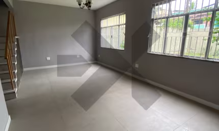 Casa com 3 quartos para alugar na Rua Vitória do Espírito Santo, Jardim Primavera, Duque de Caxias
