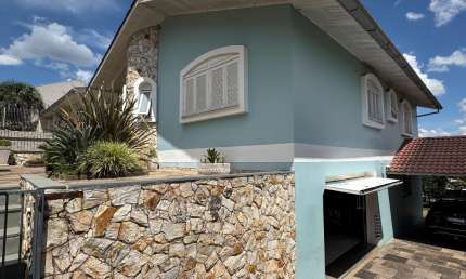Casa com pátio, vista incrível da cidade e salão de festas no Colina Sorriso - Caxias do Sul/RS