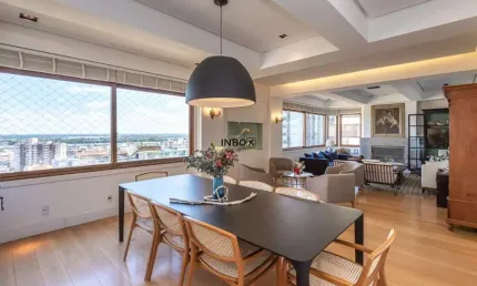 Apartamento no Moinhos de Vento com 260 mt2 com 4 dormitórios (3 suíte) Porto Alegre.