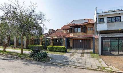 Casa de 269m² com 4 Dormitórios, 2 Suítes e 4 Vagas na Chácara das Pedras