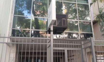 INBOX CIA IMOBILIARIA ALUGA Ótima Sala Comercial, bem ampla e iluminada, com cobertura e churrasqueira no Bairro Independência - POA.