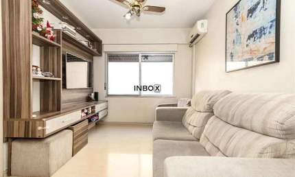 Apartamento totalmente REFORMADO com 73,24m², sendo 2 dormitórios.