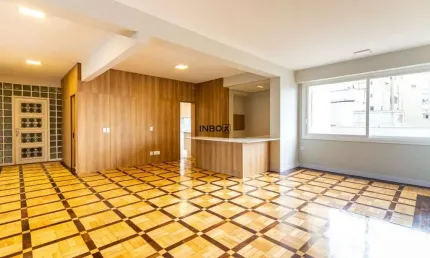 Apartamento no Moinhos de Vento com 3 dormitórios (1 suíte)