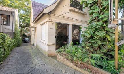Casa com 250m² e 3 dormitórios no bairro Auxiliadora em Porto Alegre para Comprar ou Alugar