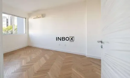 A venda Apartamento Três Dormitórios na Ramiro Barcelos