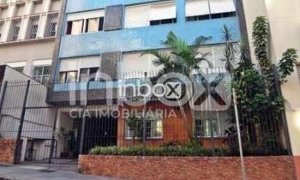 Apartamento de 2 dormitórios todo reformado no Centro Histórico, Porto Alegre/RS