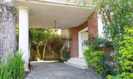Linda Casa de 800m², 6 dormitórios suítes, 6 banheiros, 5 vagas de garagem no bairro Três Figueiras