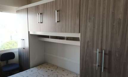 Apartamento com um dormitório 100% mobiliado com uma vaga de garagem