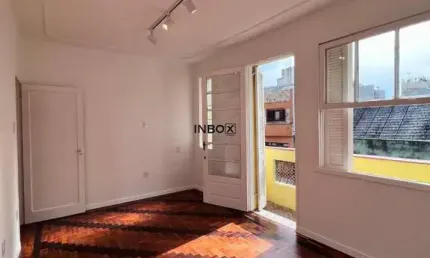 Apto 2 Dormitórios 1 Banheiro c/ 81 mts2 REFORMADO IMPECÁVEL centro Histórico em Porto Alegre.