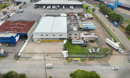 Pavilhão Reformado com 1.875m², 4 Docas e Pé Direito de 7m no Porto Seco