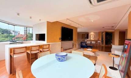 Apartamento de 208m² Todo Reformado com 3 Dormitórios e 2 Vagas