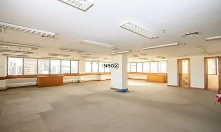 Conjunto Comercial Amplo com 380 m² e 9 Vagas de Garagem