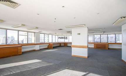 Conjunto Comercial de 380 m² com 7 Vagas na Carlos Gomes
