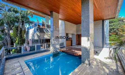 Lindo Apartamento Garden com piscina e deck retrátil, a poucas quadras do Parque Moinhos de Vento!