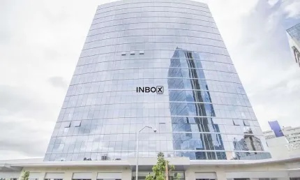 Sala Comercial com 438m², Vista Privilegiada e 9 Vagas