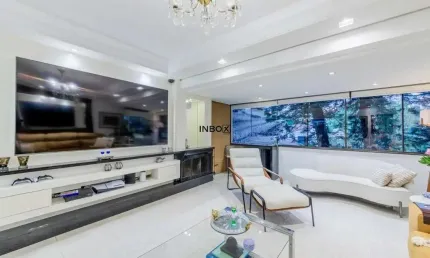 Amplo Apartamento com Lareira, Churrasqueira , 3 Dormitórios, Suíte e 2 Vagas