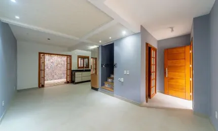 Casa em Condomínio- 3 Quartos, Suíte e 2 Vgas ! Ótima Oportunidade