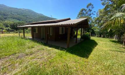 Casa à venda na Estrada geral três cachoeiras, Zona Rural, Três Cachoeiras por R$ 180.000