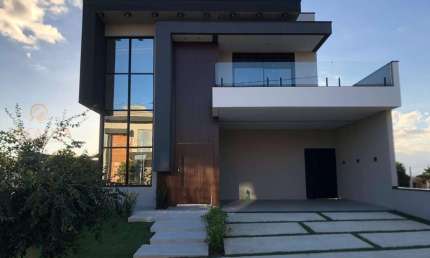 Espetacular Casa à Venda em Caçapava Velha, 3 Quartos, 1 Suíte, 4 Salas, 3 Banheiros, 4 Vagas de Garagem, 197m² - Caçapava-SP