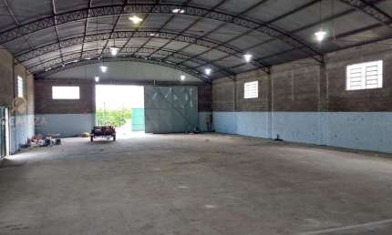 Galpão Industrial para Locação em São José dos Campos-SP  2 Salas, 3 Banheiros, 4 Vagas de Garagem  700m²  Bairro Chácaras Reunidas