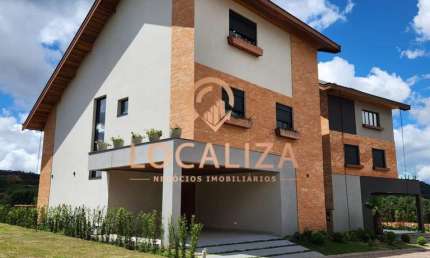 Venda de Casa de Luxo em Condomínio de Campos do Jordão-SP - 4 Quartos, 4 Suítes, 3 Salas e Mais!
