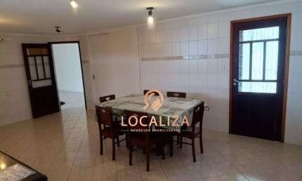 Imóvel de luxo no Jardim Satélite: Casa com 4 quartos, 3 suítes e 5 vagas de garagem em São José dos Campos-SP