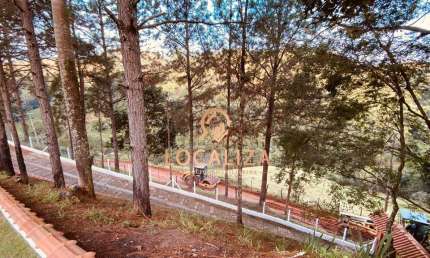 Sítio à Venda com Casa Reformada e Estrutura Completa em Monteiro Lobato/SP: 3 Quartos, 1 Suíte, 2 Salas, 2 Banheiros, 24.200 m²!