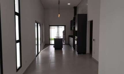 Casa à venda em Caçapava-SP, Residencial Colinas: 3 quartos, 1 suíte, 2 salas, 2 banheiros, 4 vagas, 300m² de área. Imperdível!