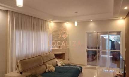 Casa térrea  / Vila das Flores/ 04 Dormitórios / 01 suíte / 270m² / São José dos Campos