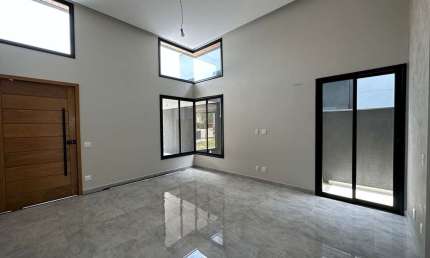 Casa térrea no Condomínio Terras do Vale com 3 dormitórios sendo 2 suítes 300m² - Caçapava