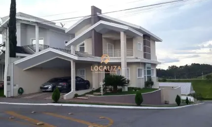 Excelente no Residencial Mantiqueira / 3 quartos sendo 1 suíte com closet / Piscina / 254m² de terreno / 230m² de construção / São José dos Campos