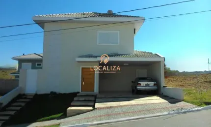 Sobrado no Residencial Mantiqueira / 3 dormitórios sendo 1 suíte com closet / 252m² de terreno / 193m² de construção / São José dos Campos
