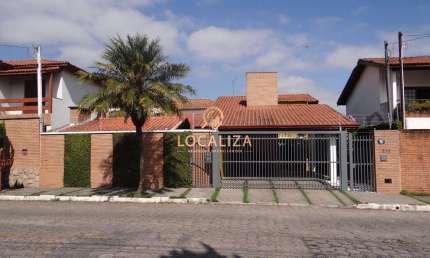 Linda Casa / Jardim Maria /  3 Dormitórios /  1 suíte / 160m²AC / 375m²TE - Jacareí - SP.