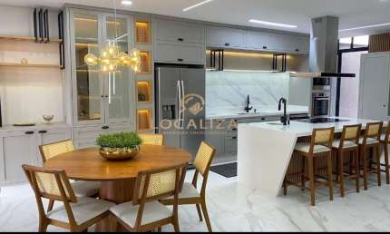 Casa à venda em São José dos Campos-SP, Jardim Oriente: 3 quartos, 1 suíte, 1 sala, 3 banheiros, 2 vagas de garagem, 210m².