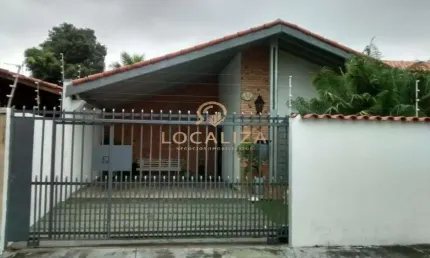 Excelente casa com piscina / Jardim das Industrias / 04 dormitórios sendo 1 suíte / 96 m² de construção / 280 m² de terreno / São José dos Campos