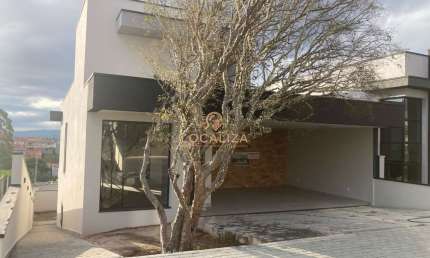 Imperdível oportunidade: Casa em condomínio de alto padrão em Caçapava-SP, 3 quartos, 1 suíte, 3 salas, 2 banheiros, 2 vagas, 220m²!
