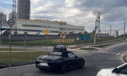 Terreno comercial de esquina, único!!  No Jd Aquarius, alta visibilidade, passagem de veículos. Aluga superfície e avalia construção sob medida.
