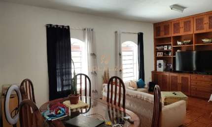 Casa para venda em Jardim Motorama de 250.00m² com 3 Quartos, 1 Suite e 2 Garagens