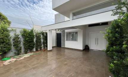 Casa com 3 quartos à venda no Parque das Bandeiras, Maringá 